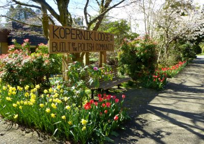 Kopernik Lodge | Spring Flowers