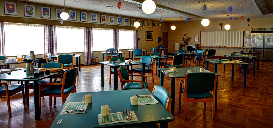 Colourful and inviting dining area | Kopernik Lodge